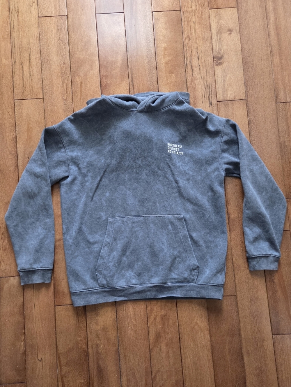 H&M Washed Gray Pullover Hoodie with Front Pocket and Graphic Print At Bsck Size